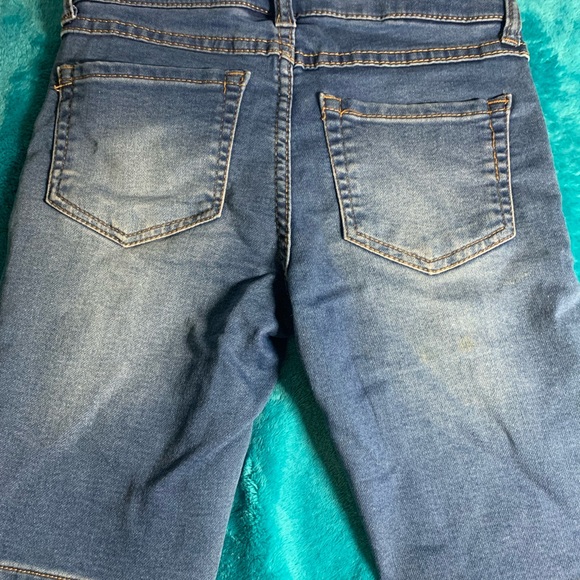 Cute shorts for girls size 8 - Picture 3 of 3